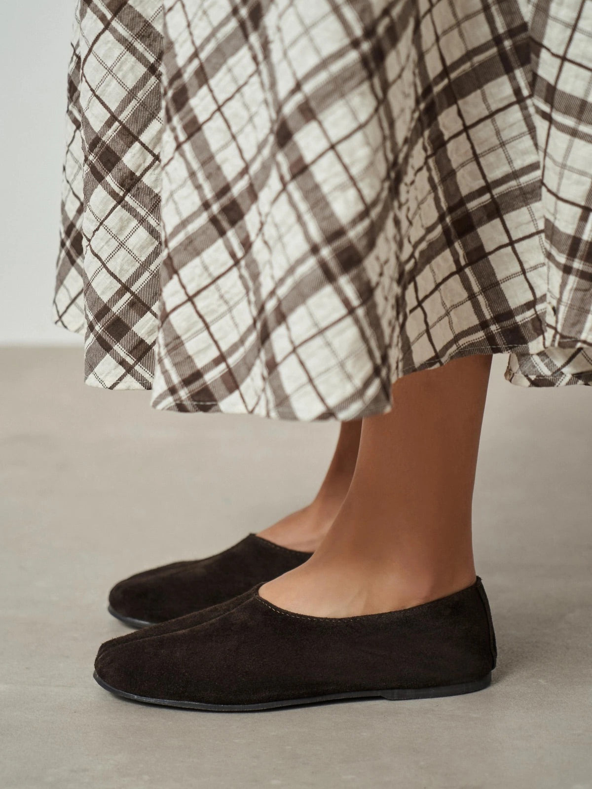 Coffee Cow Suede Round-Toe Slip-On Simple Flats