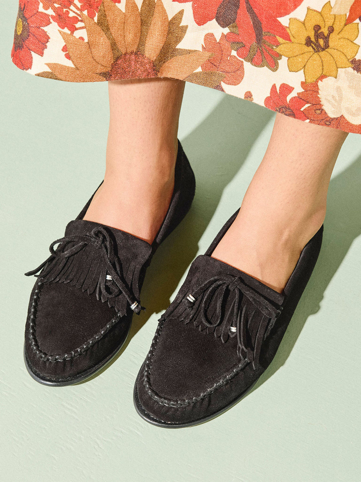 Black Cow Suede Round-Toe Front Bow And Fringe Flats
