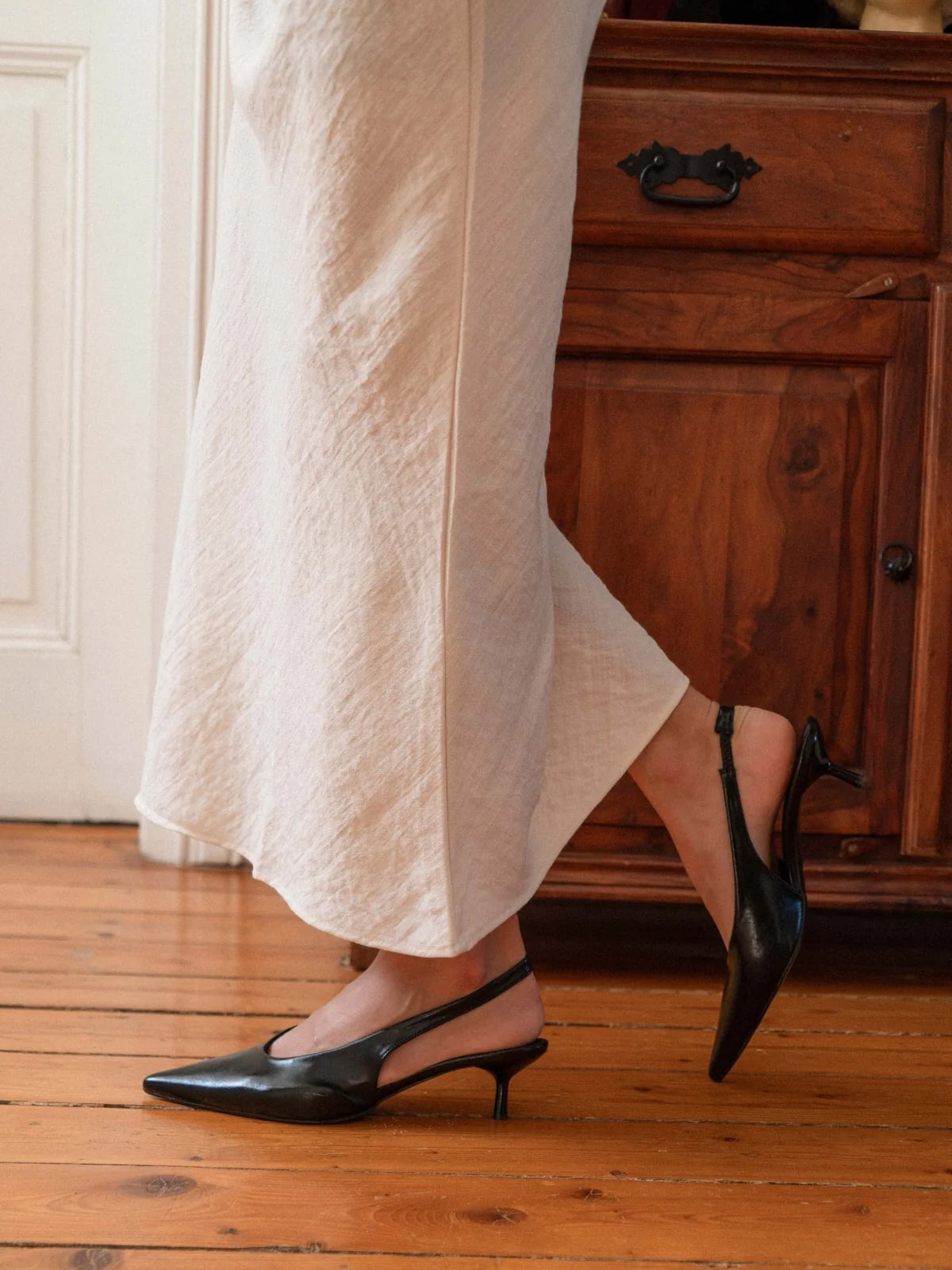 Slingback Pointed-Toe Kitten Heels - Black