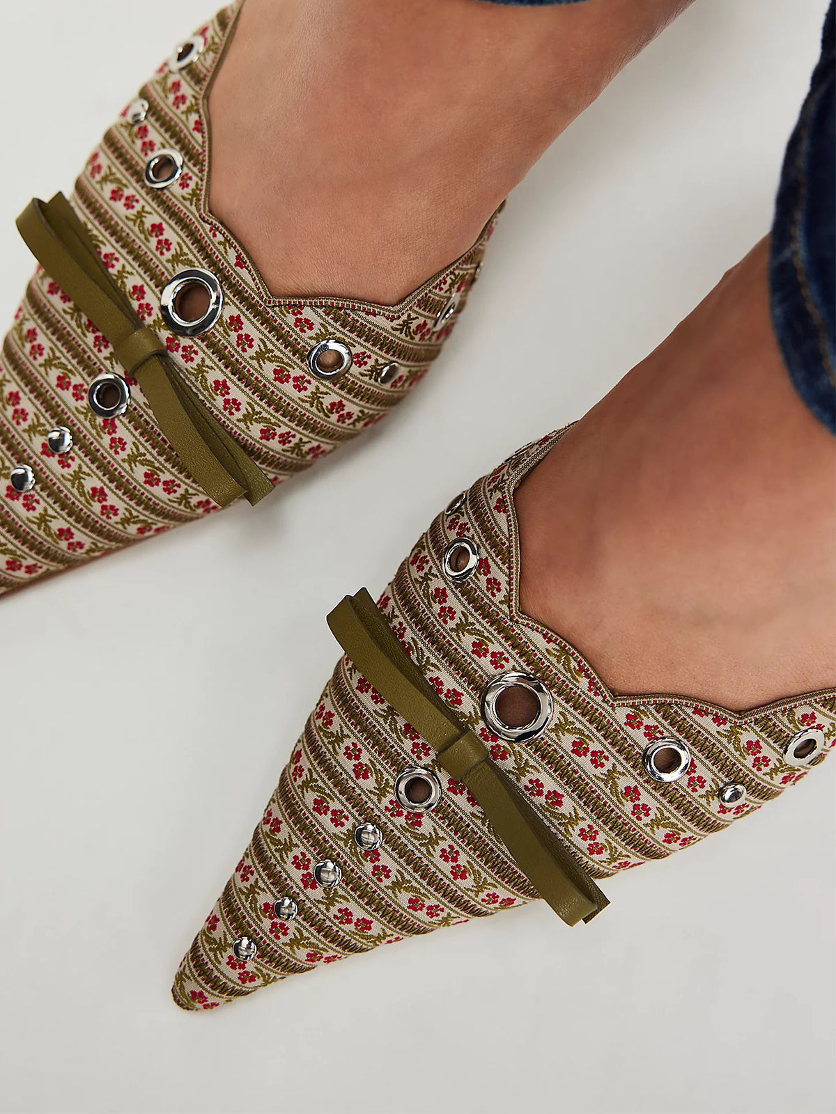 Multi Floral Satin Pointed-Toe Front Knot And Studs And Eyelets Kitten Heels
