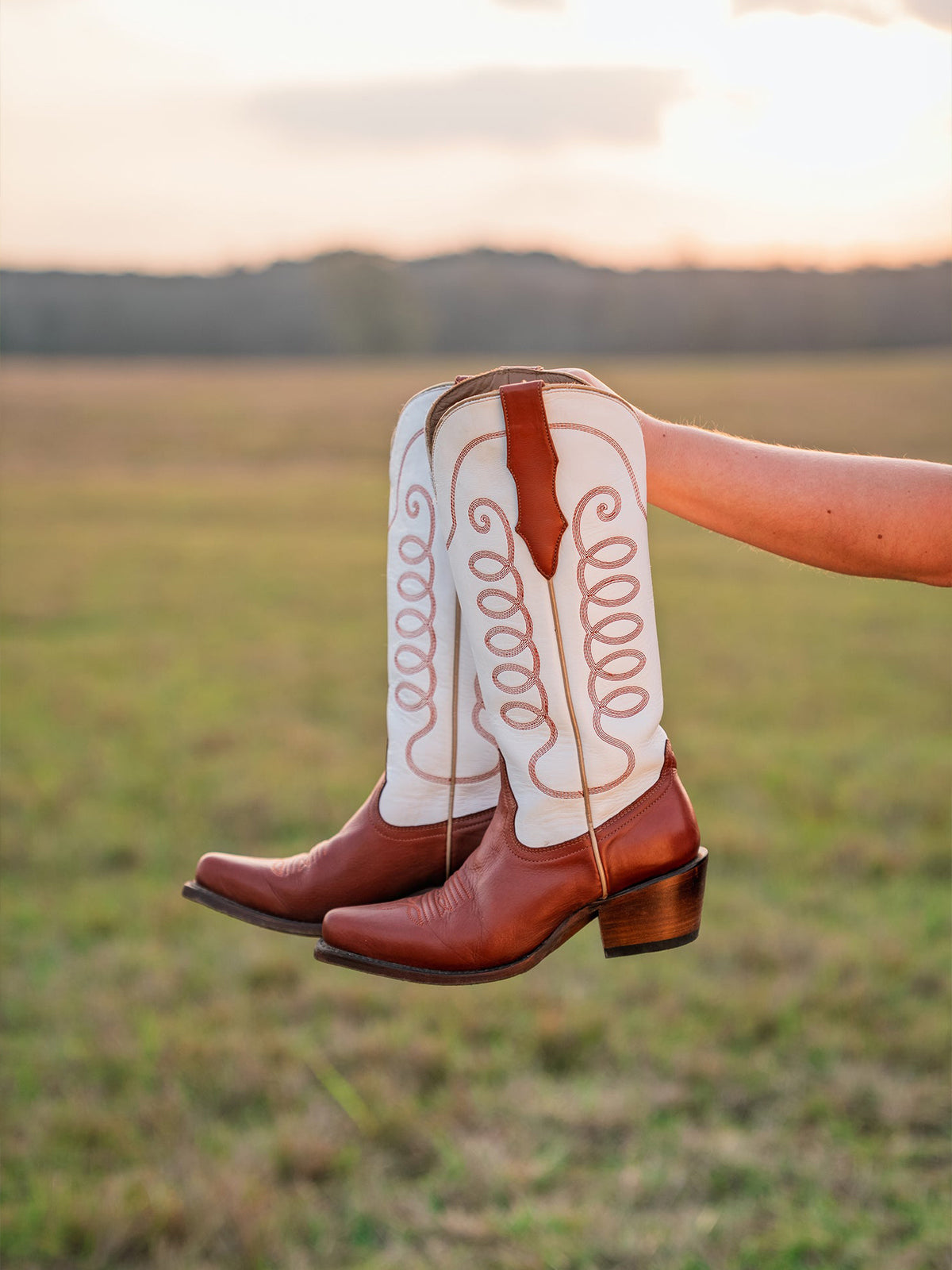 Contrast White And Caramel Snip-Toe Simple Embroidery Classic Mid Calf Cowgirl Boots