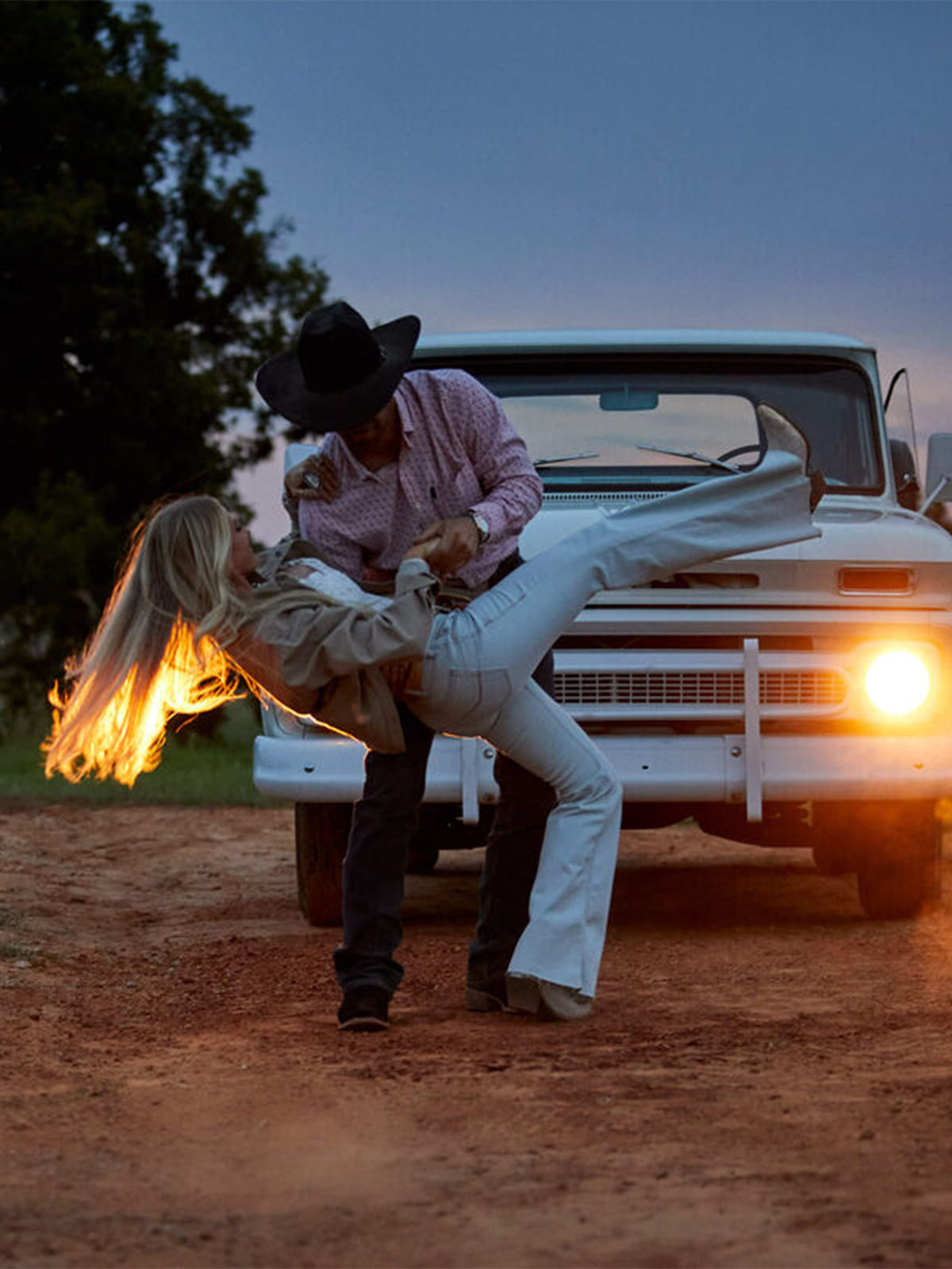 Metallic White Faux Suede Snip-Toe Simple Short Ankle Western Boots