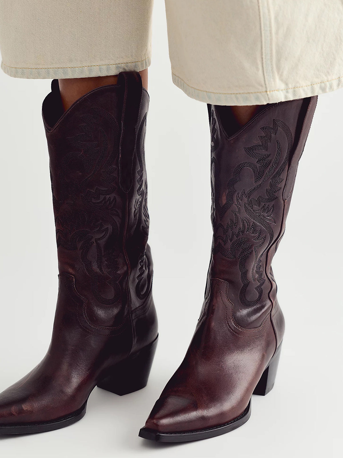 Snip-Toe Chic Western Embroidery Sleek Mid Calf Cowgirl Boots - Chocolate