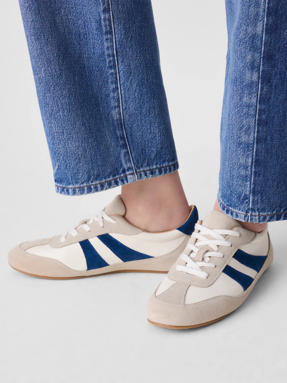 Ivory Cow Suede Round-Toe Classic Lace-Up Chic Sneakers