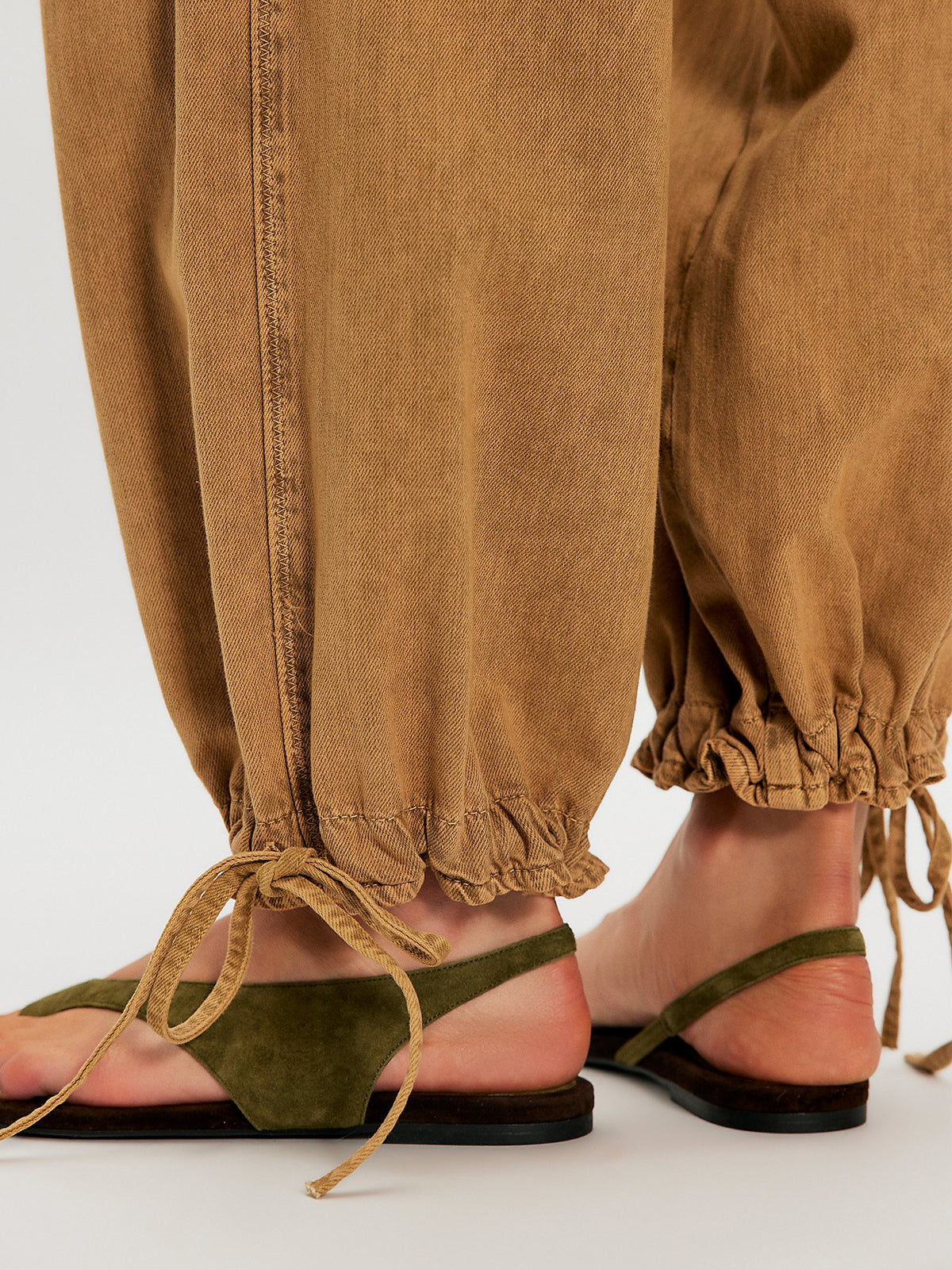 Olive Green Faux Suede Round-Toe Toe-Loop Design Slingback Flats