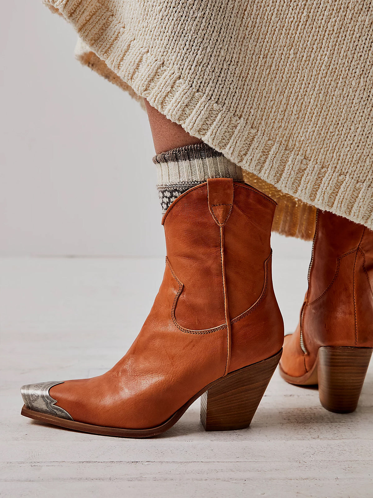 Metal Snip-Toe Full-Zip Classic Cowgirl Ankle Boots - Tan