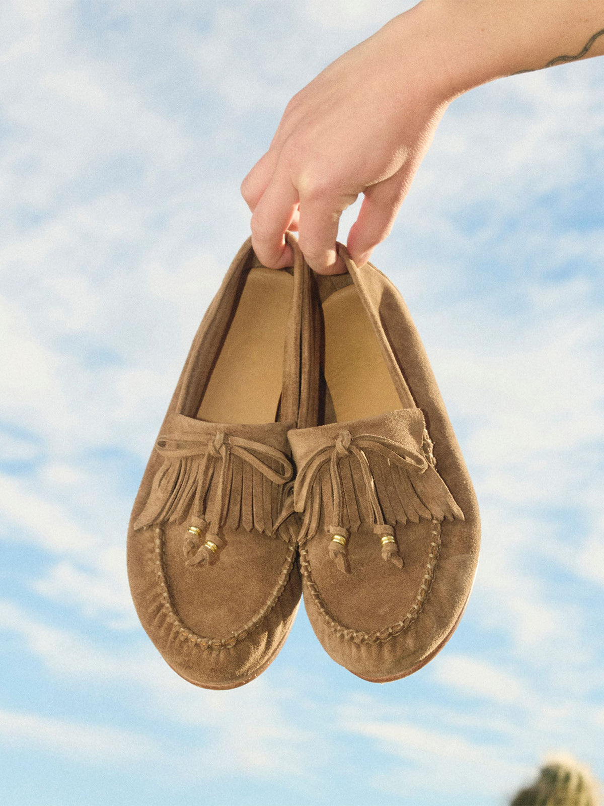 Brown Cow Suede Round-Toe Front Bow And Fringe Flats