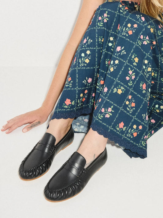 Black Round-Toe Slip-On Ruched Loafers Flats