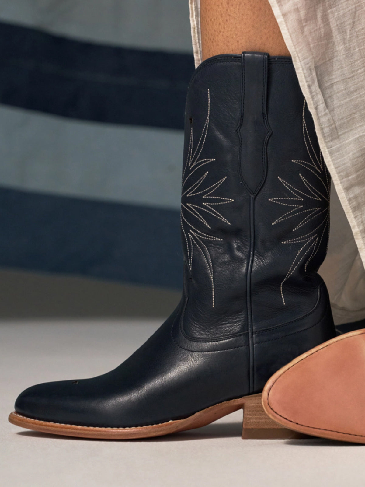 Dark Blue Round-Toe Chic Embroidery Classic Ankle Cowgirl Boots