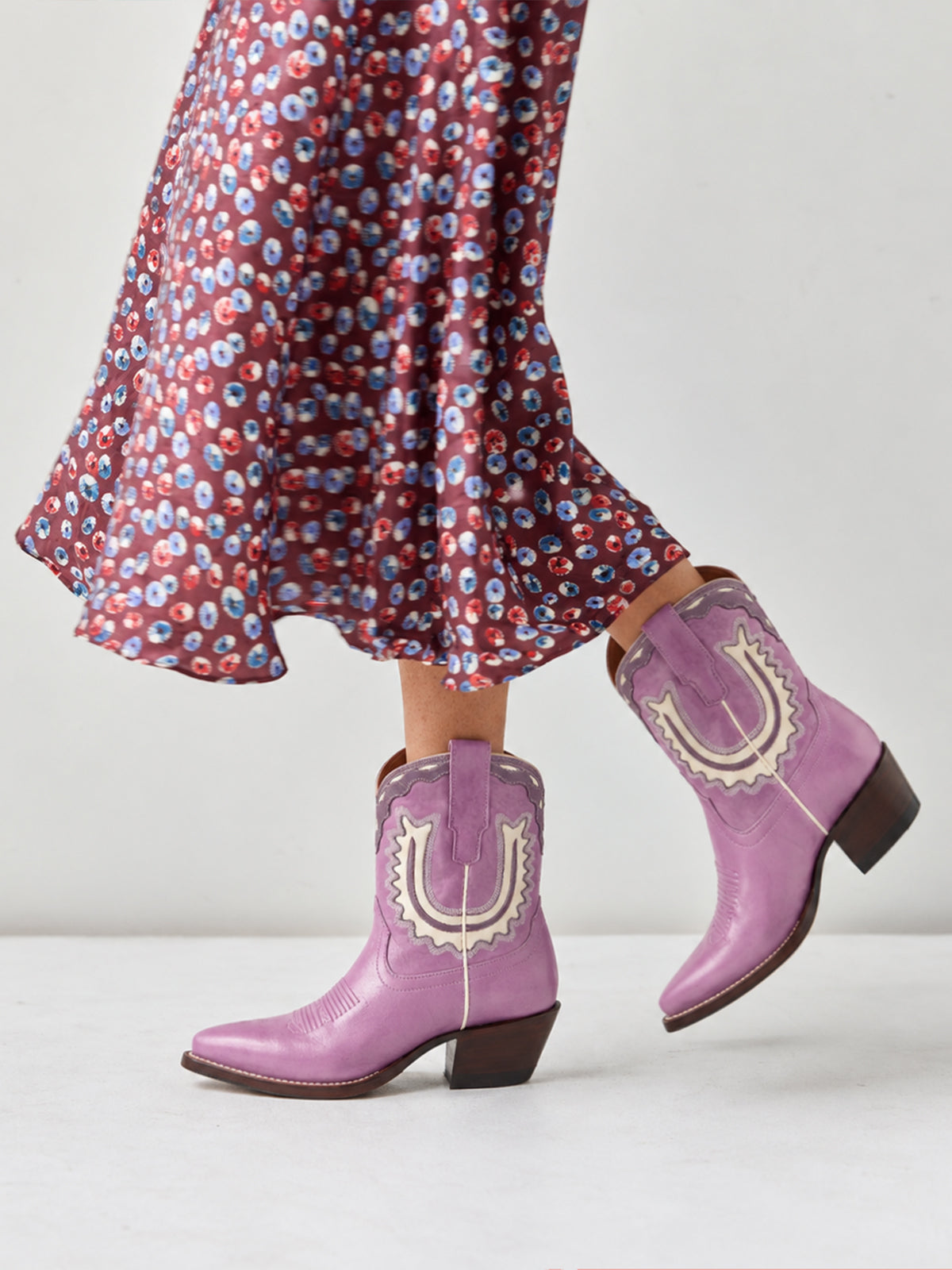 Almond-Toe Horseshoe Inlay Chic Cowgirl Ankle Boots - Purple