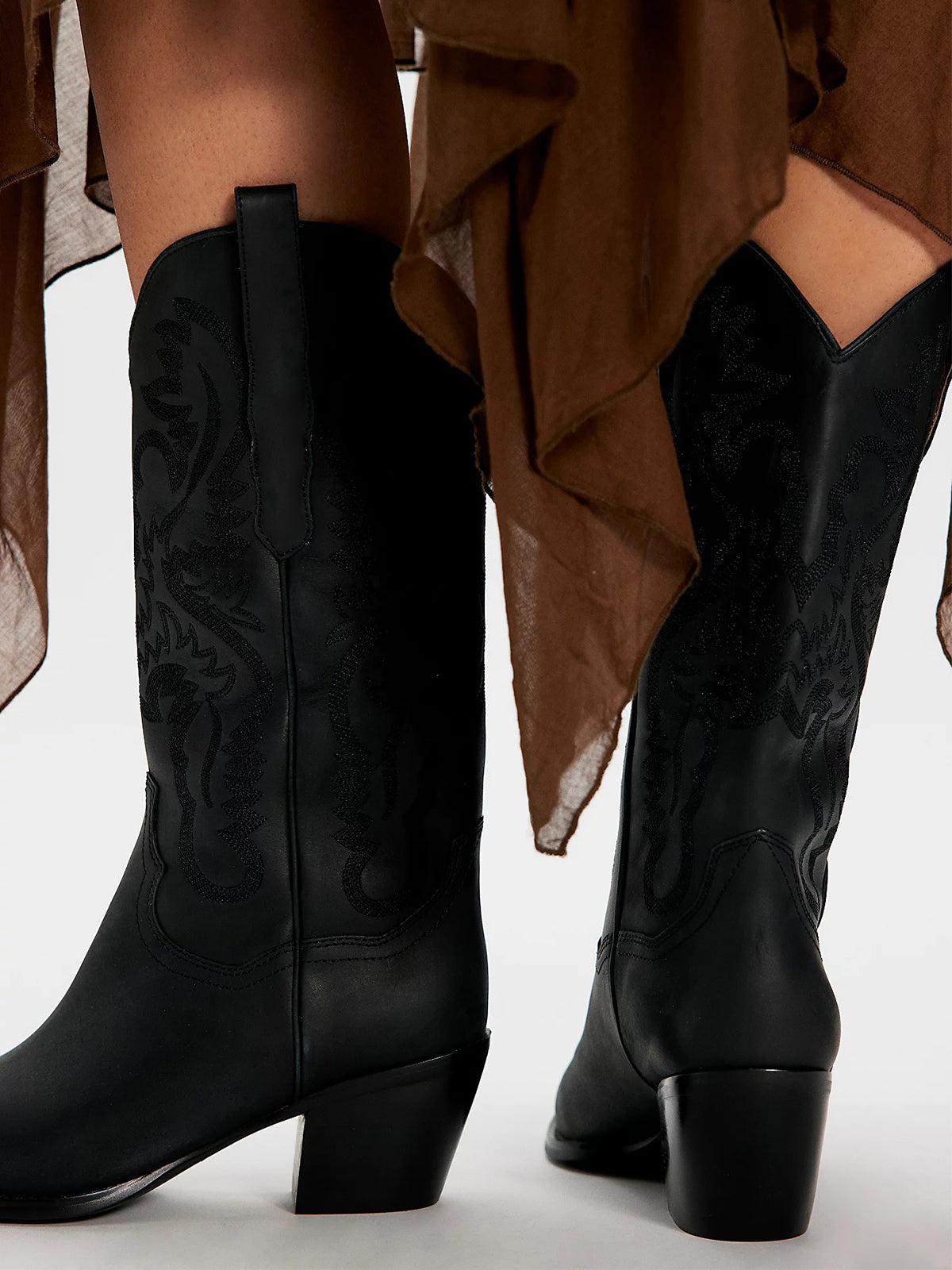 Snip-Toe Chic Western Embroidery Sleek Mid Calf Cowgirl Boots - Black