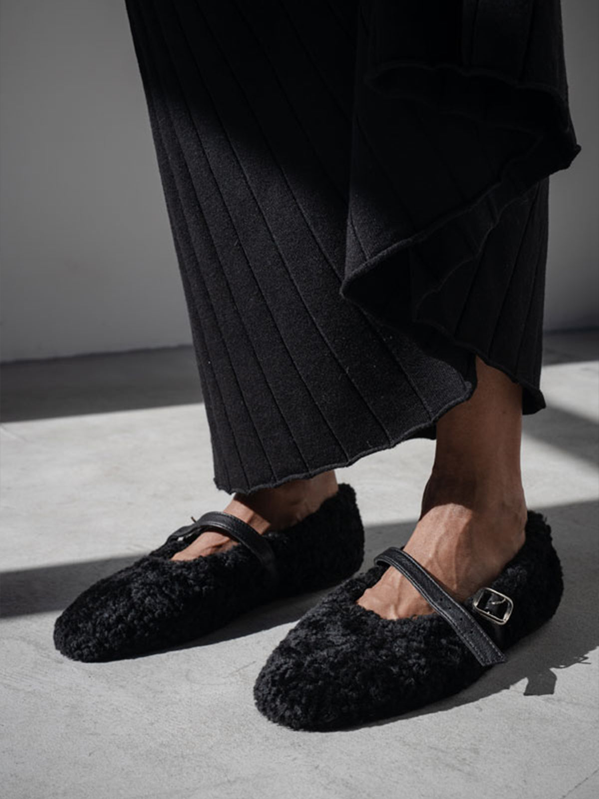 Black Plush Round-Toe Buckle Bridge Strap Classic Flats