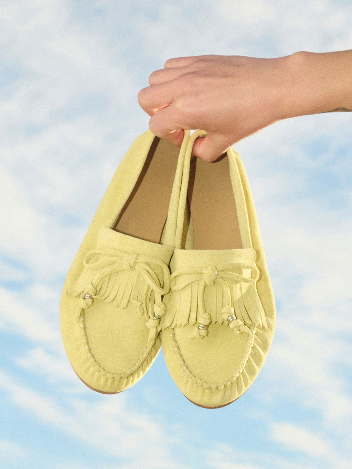 Yellow Cow Suede Round-Toe Front Bow And Fringe Flats