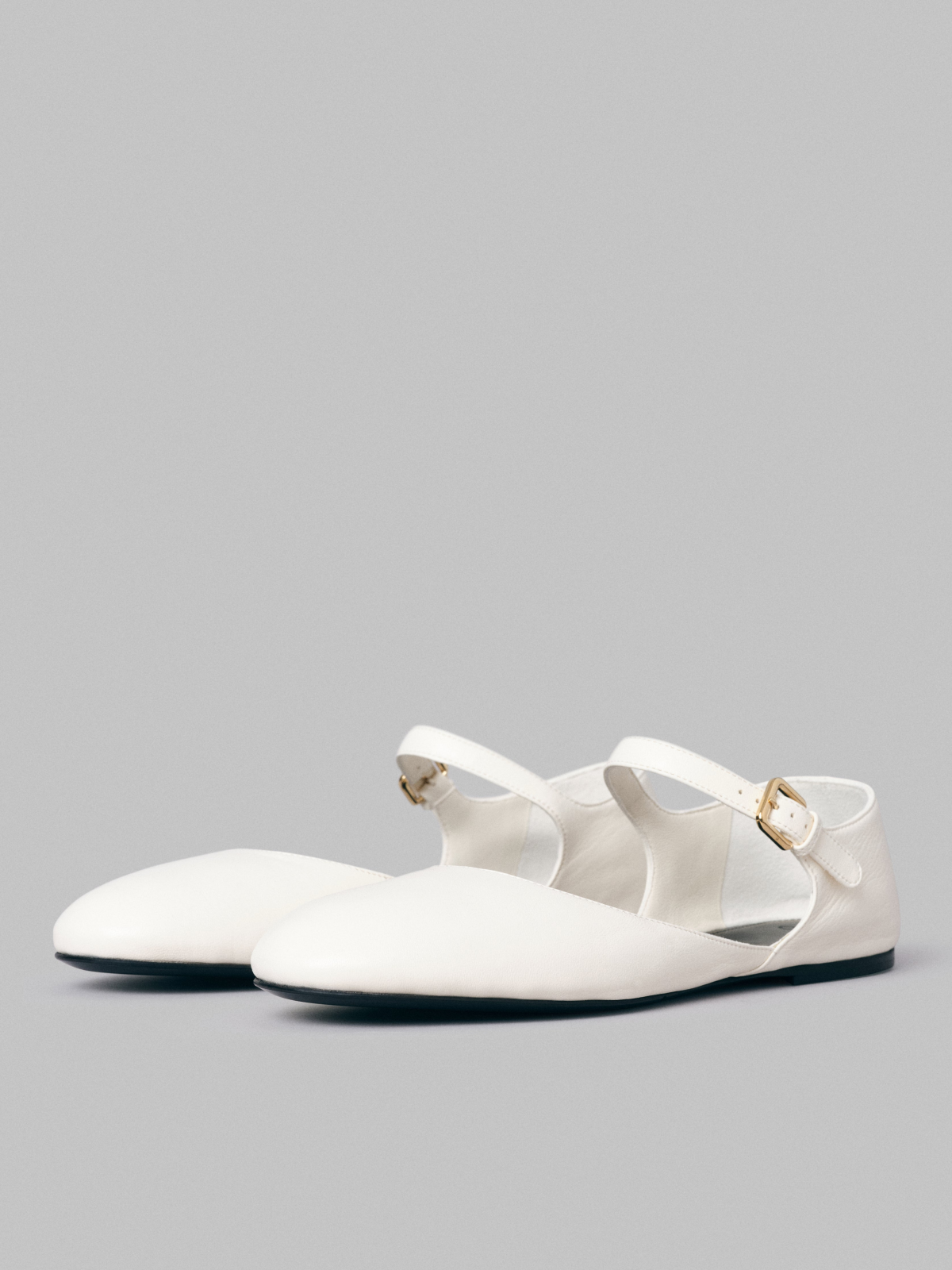 White Buckled Ankle Strap Round-Toe Flat Shoes