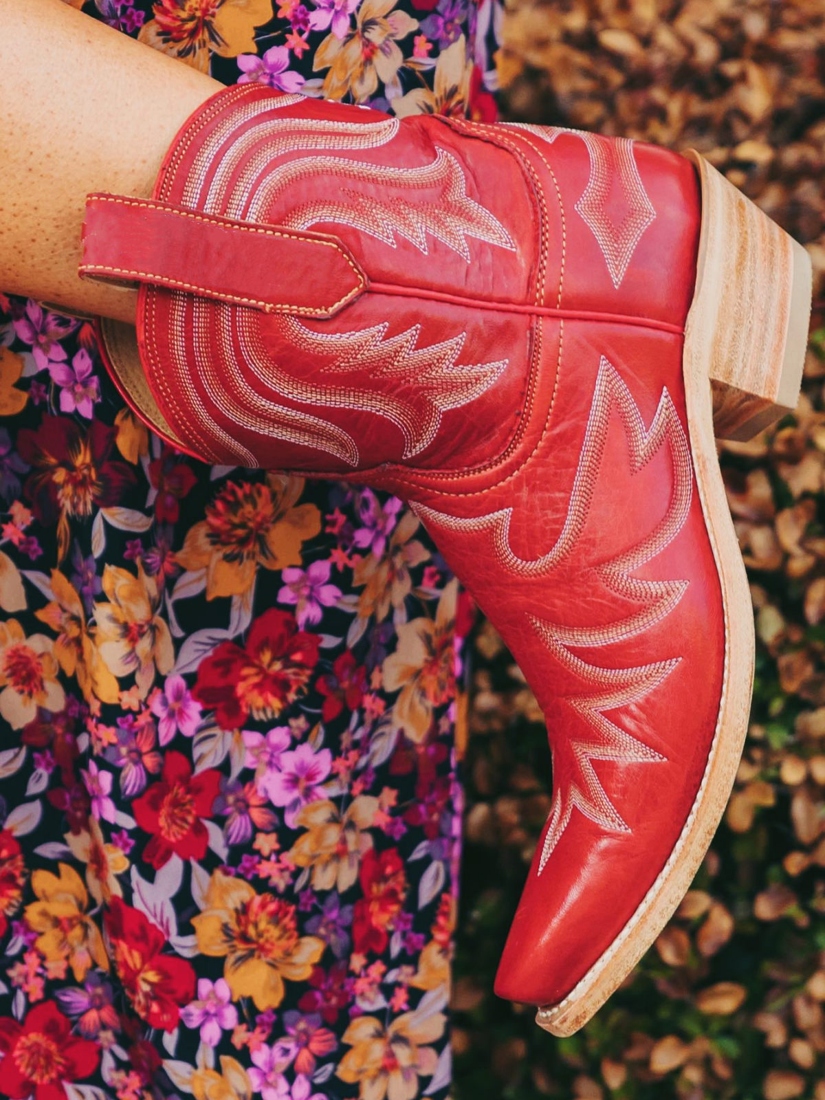 Classic Embroidery Snip-Toe Wide Mid Calf Western Boots For Women - Red