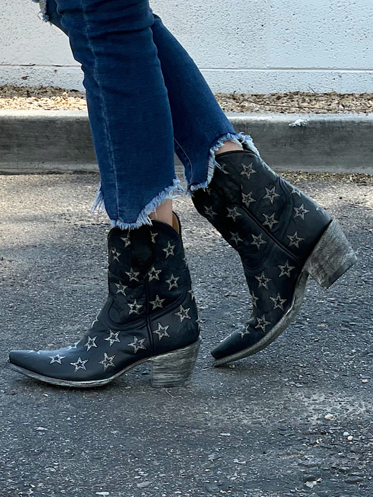 Navy Blue Snip-Toe Star Embroidery Wide Mid Calf Short Cowgirl Boots