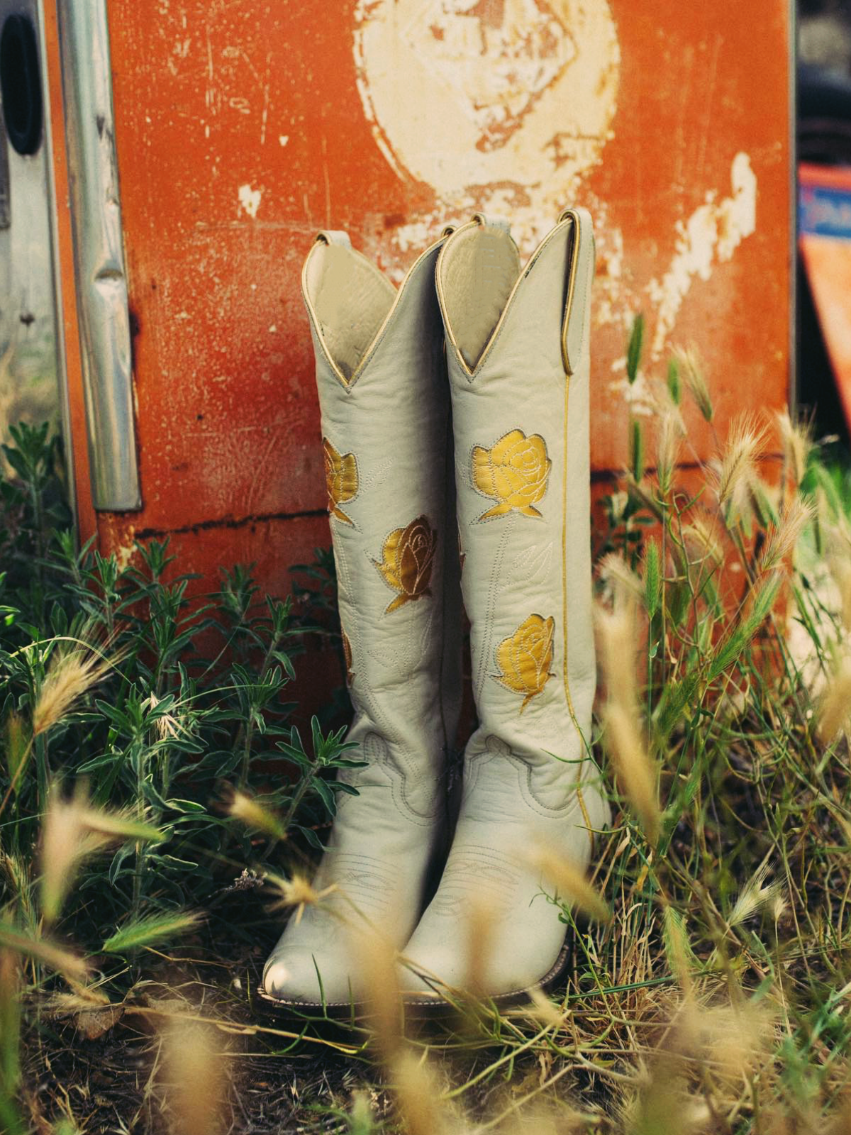 Cream Almond-Toe Cowgirl Wide Calf Boots Western Boots With Gold Rose Inlay