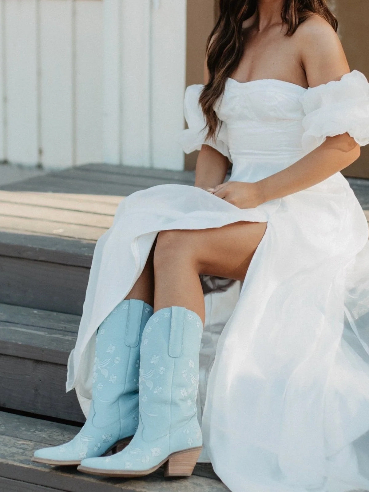 Flowers Embroidery Snip-Toe Mid Calf Cowgirl Boots - Blue