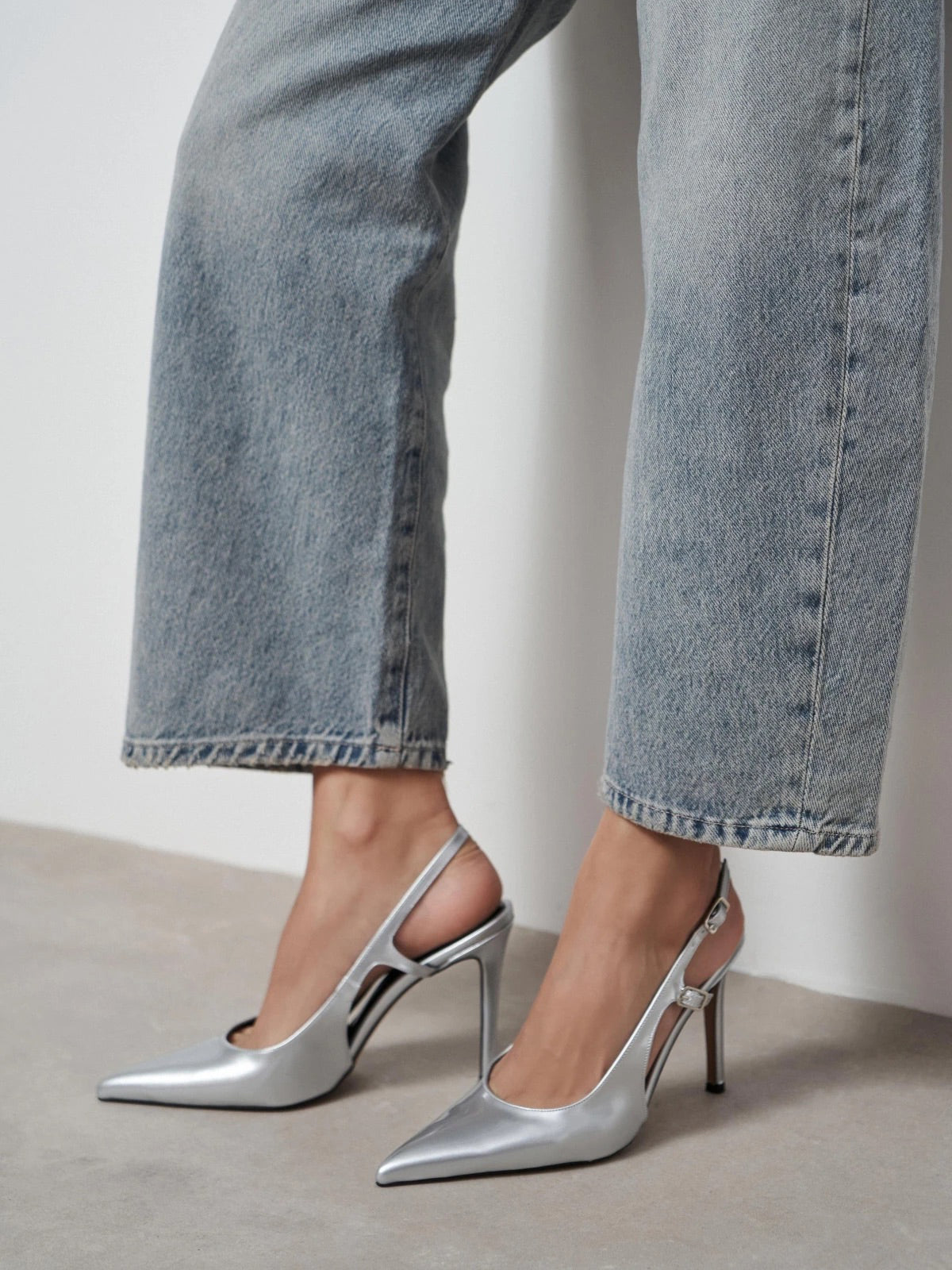 Pointed-Toe Buckle Back Strap Chic High Heels - Metallic Silver