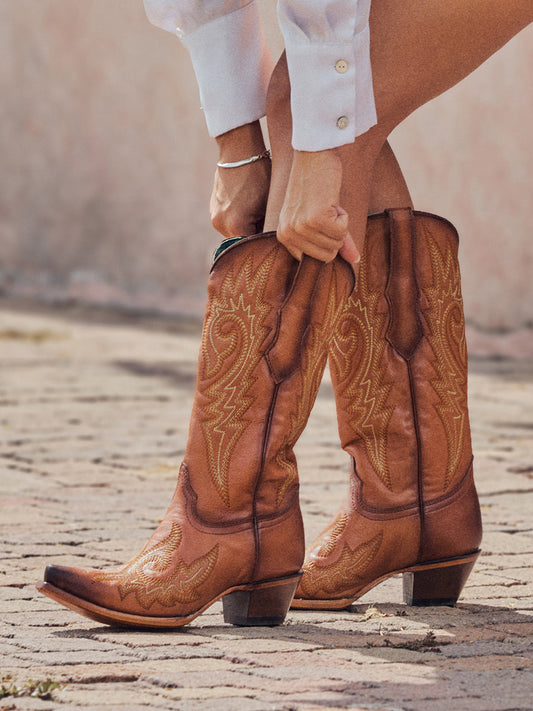Brown Snip-Toe Flame Embroidery Mid Calf Classic Cowgirl Boots