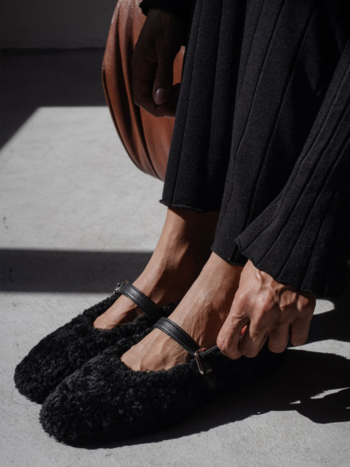 Black Plush Round-Toe Buckle Bridge Strap Classic Flats