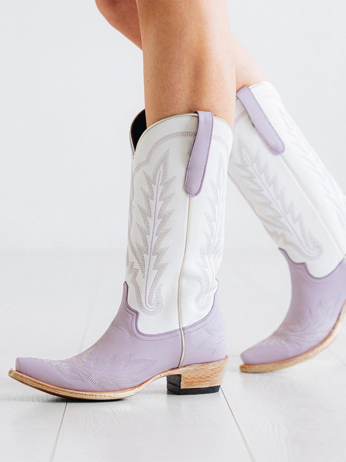 Contrast White And Lavender Snip-Toe Chic Embroidery Mid Calf Cowgirl Boots
