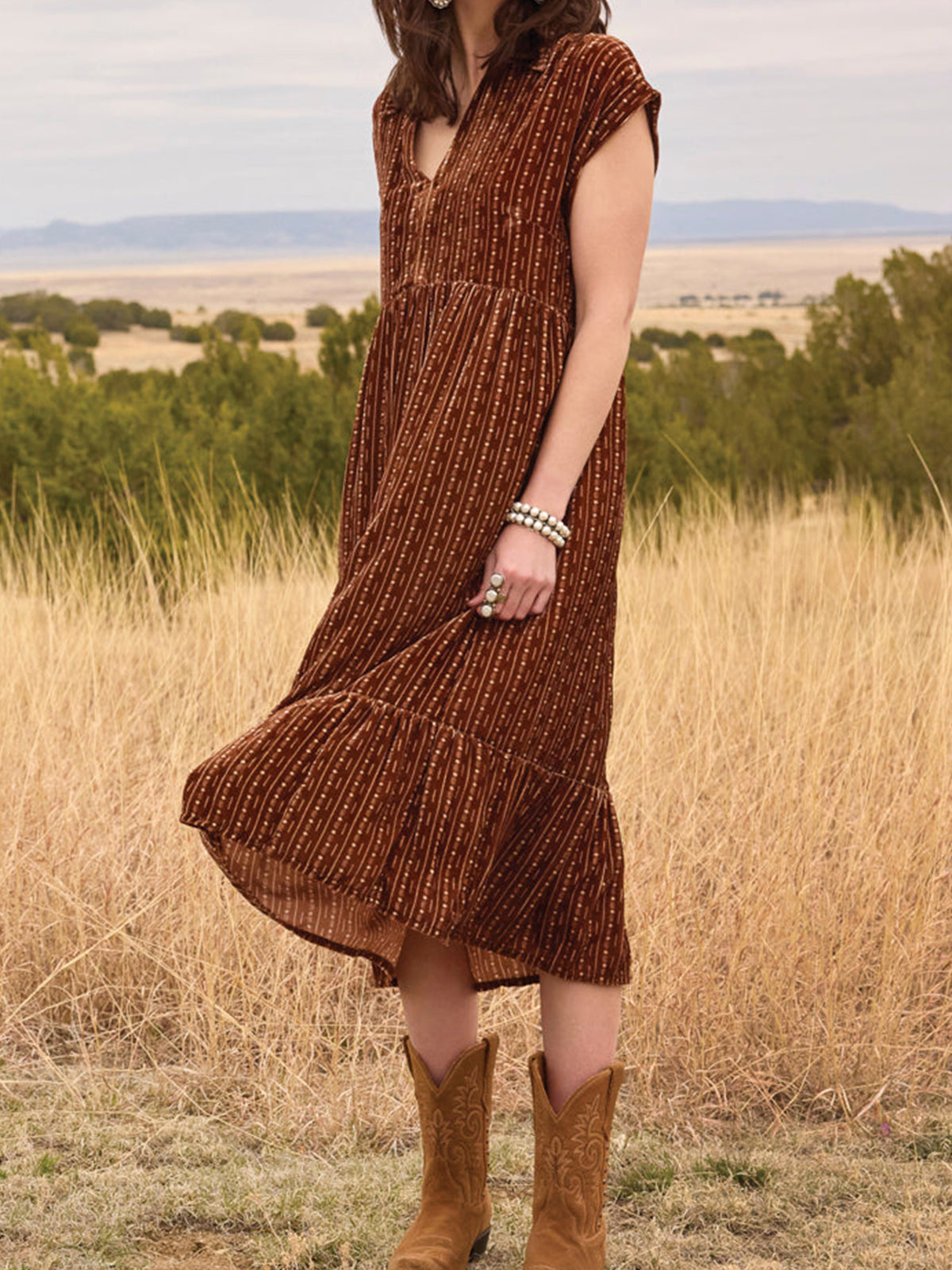 Snip-Toe Chic Embroidery And Side Studs Ankle Cowgirl Boots - Cognac