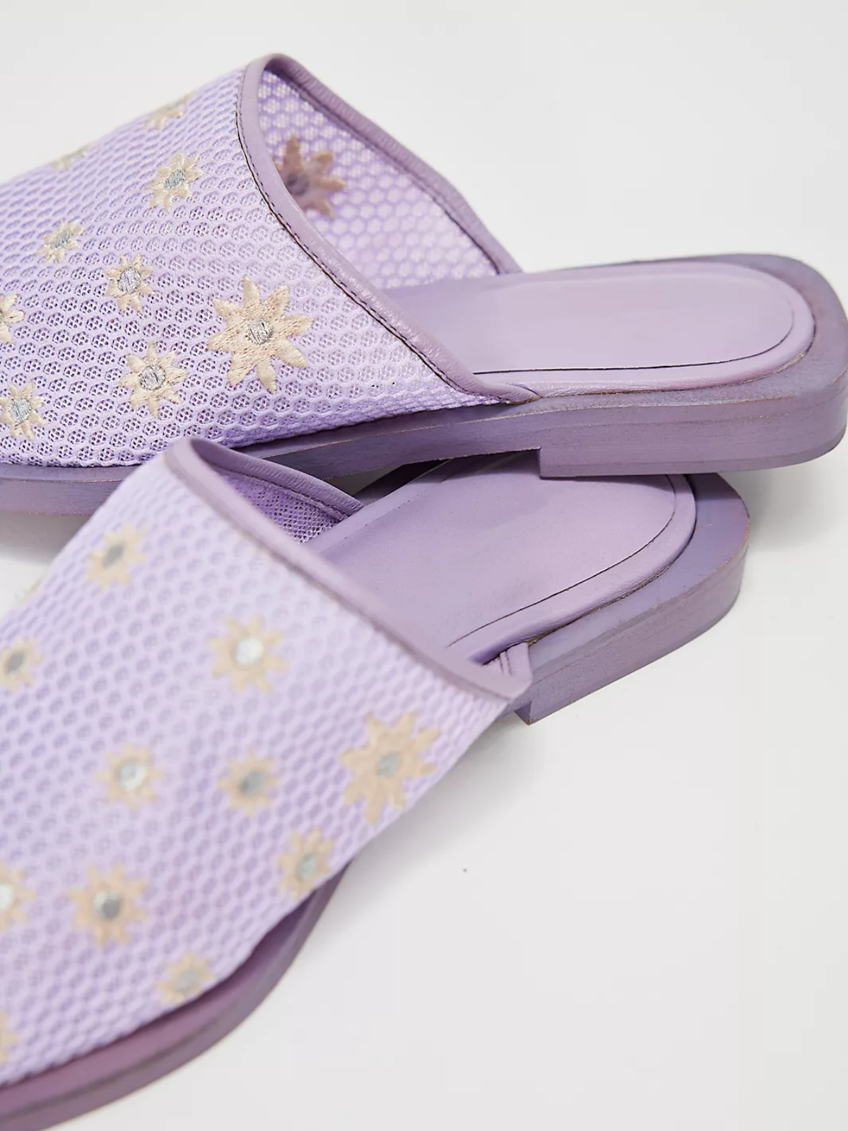 Lavender Pointed-Toe Daisy Embroidery Mesh Flats