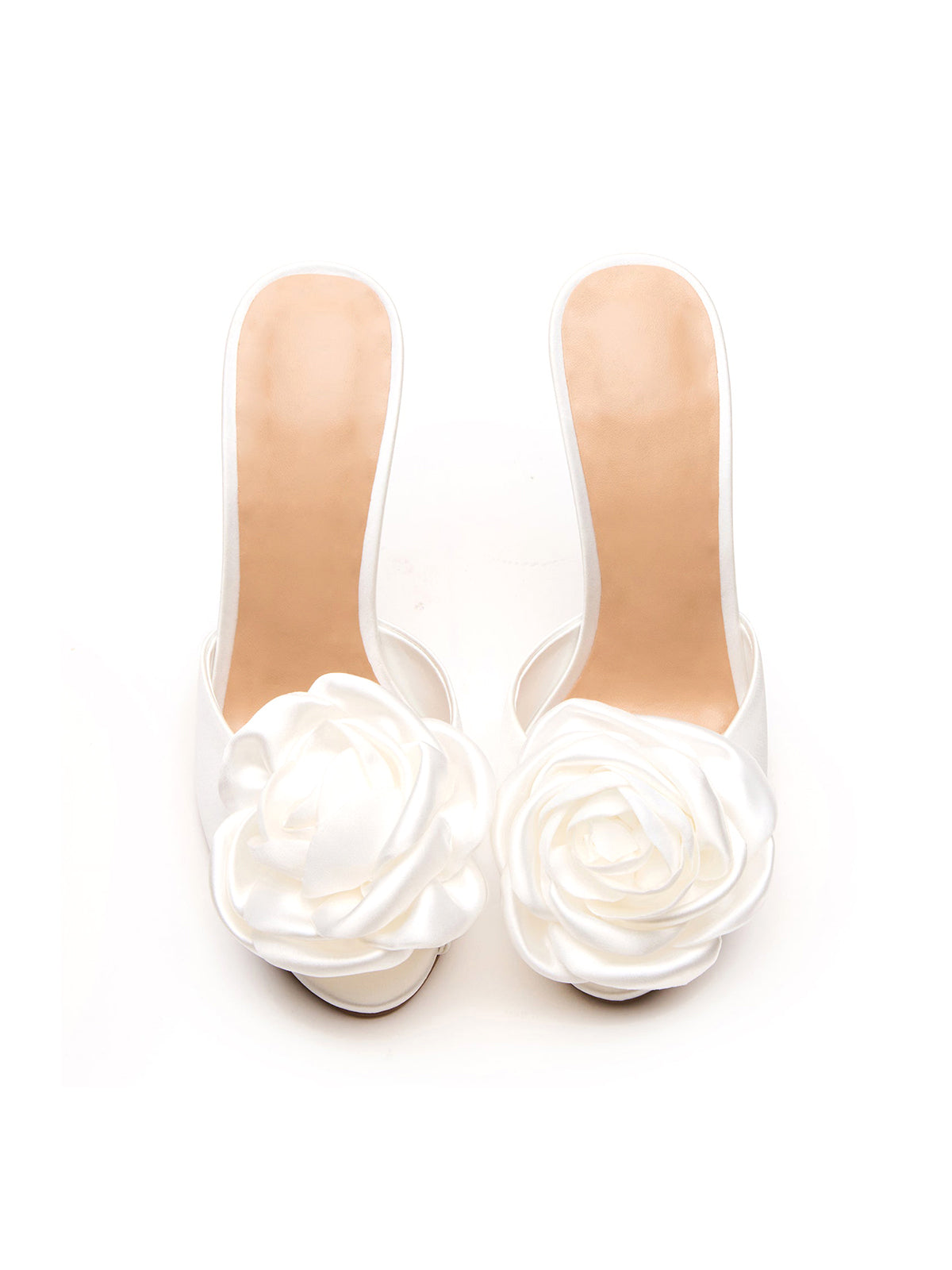 Бели сатенени високи токчета с кръгли пръсти и гол гръб с голямо цвете