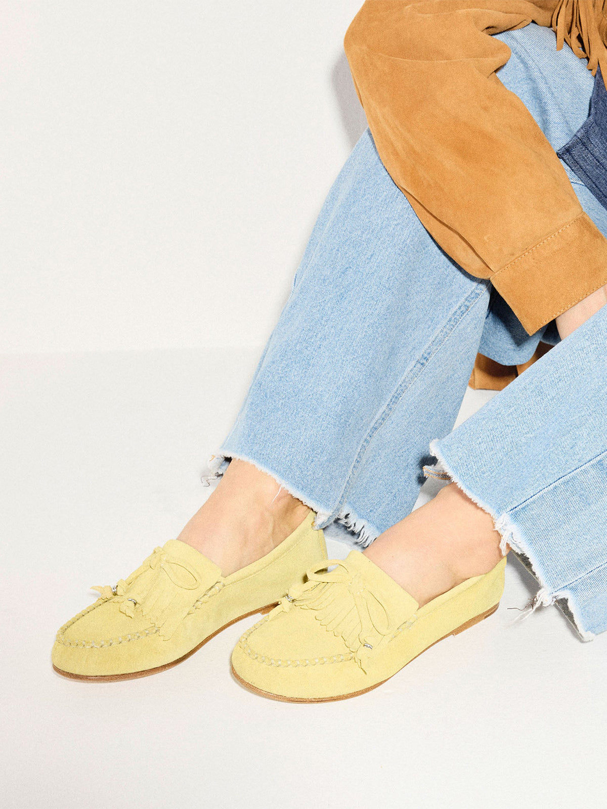 Yellow Cow Suede Round-Toe Front Bow And Fringe Flats