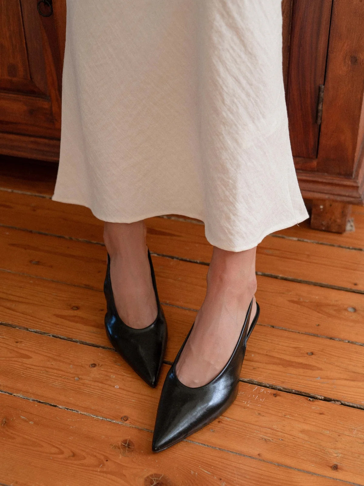 Slingback Pointed-Toe Kitten Heels - Black