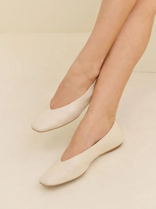 Sleek Square-Toe Classic Slip-On Ballet Flats – Cream