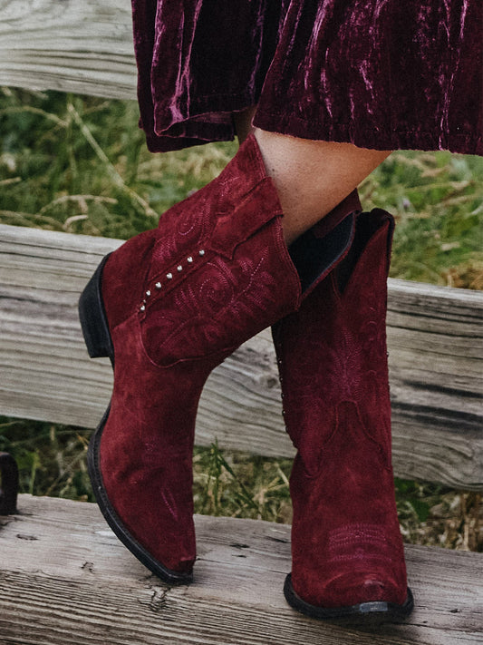 Snip-Toe Chic Embroidery And Side Studs Ankle Cowgirl Boots - Burgundy
