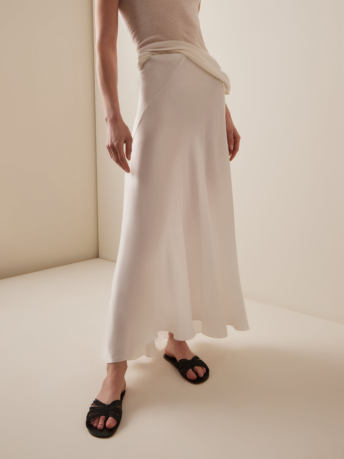 Black Round-Toe Elastic Straps Flats