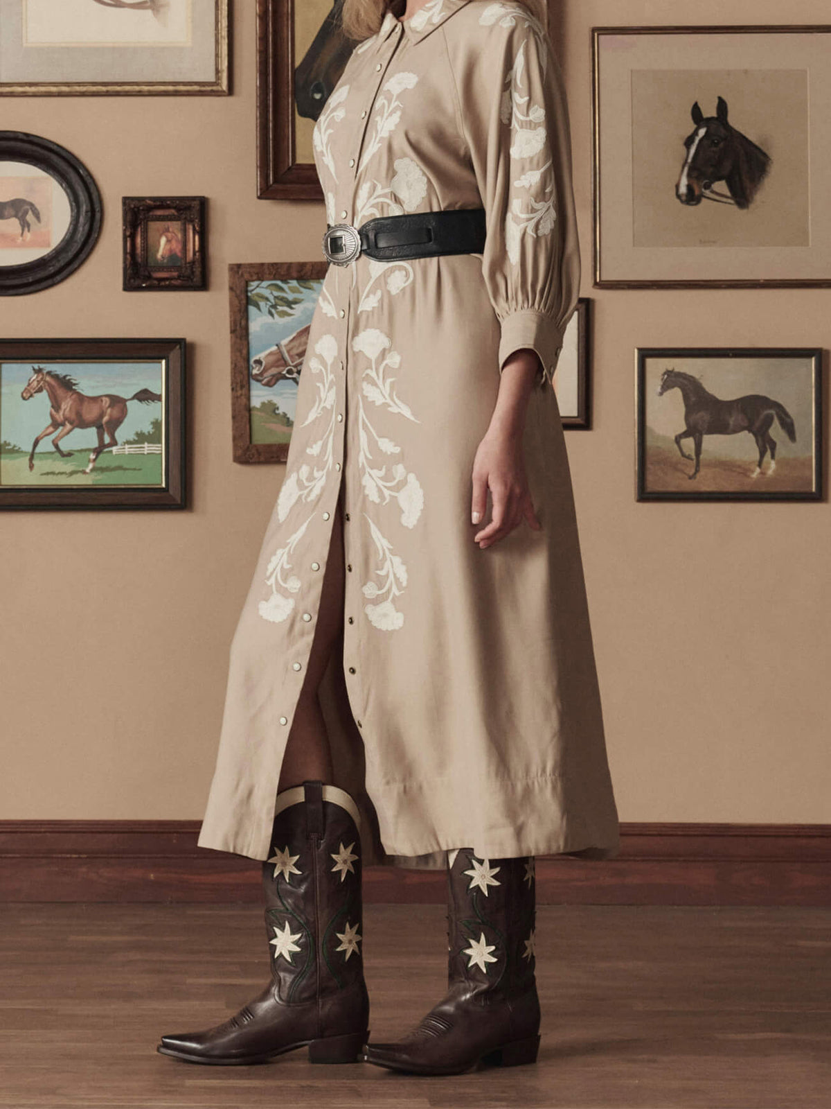 Brown Snip-Toe Floral Inlays And Stitch Mid Calf Cowgirl Boots