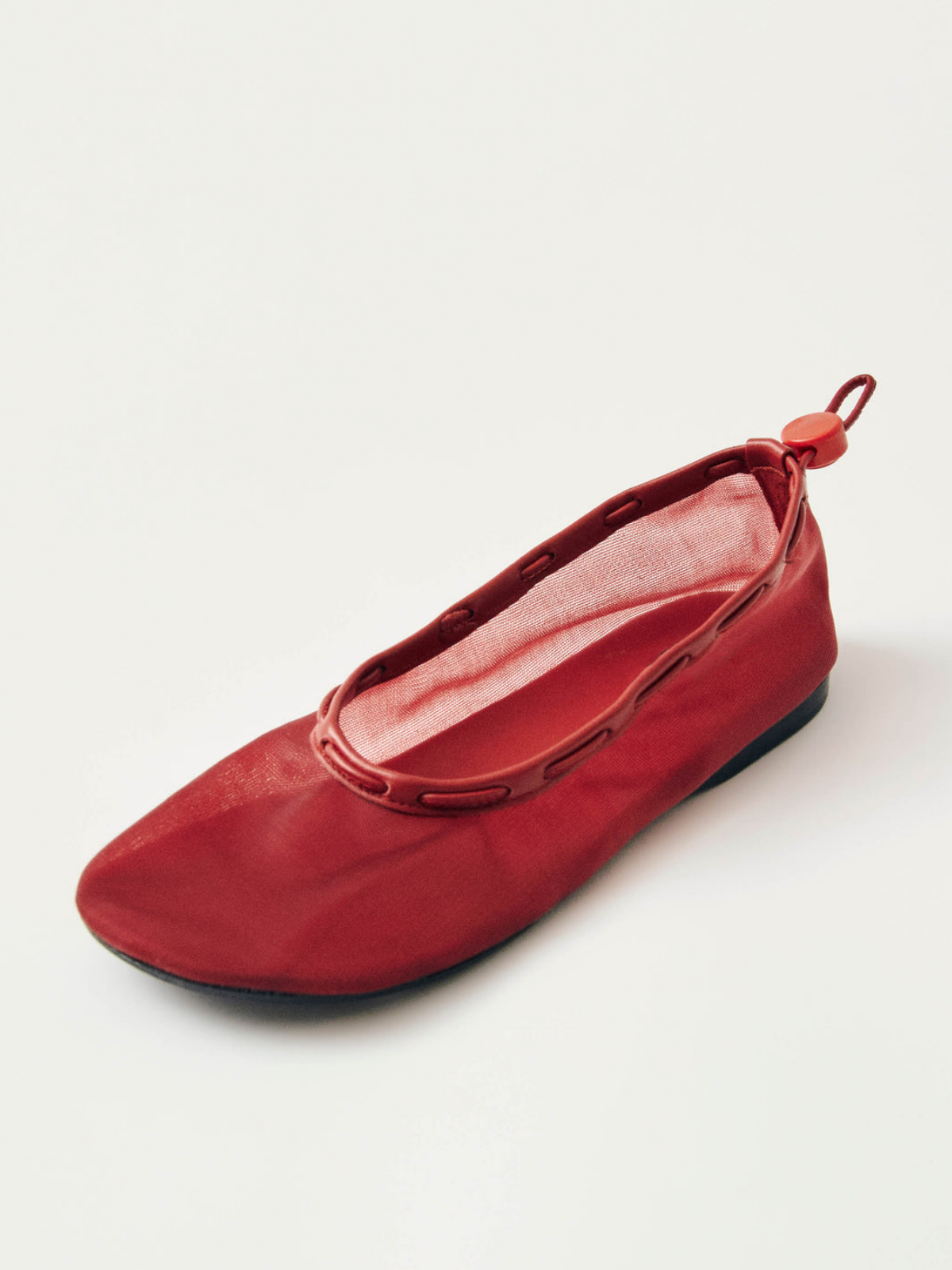 Drawstring Round-Toe Ballet Flats In Red Mesh