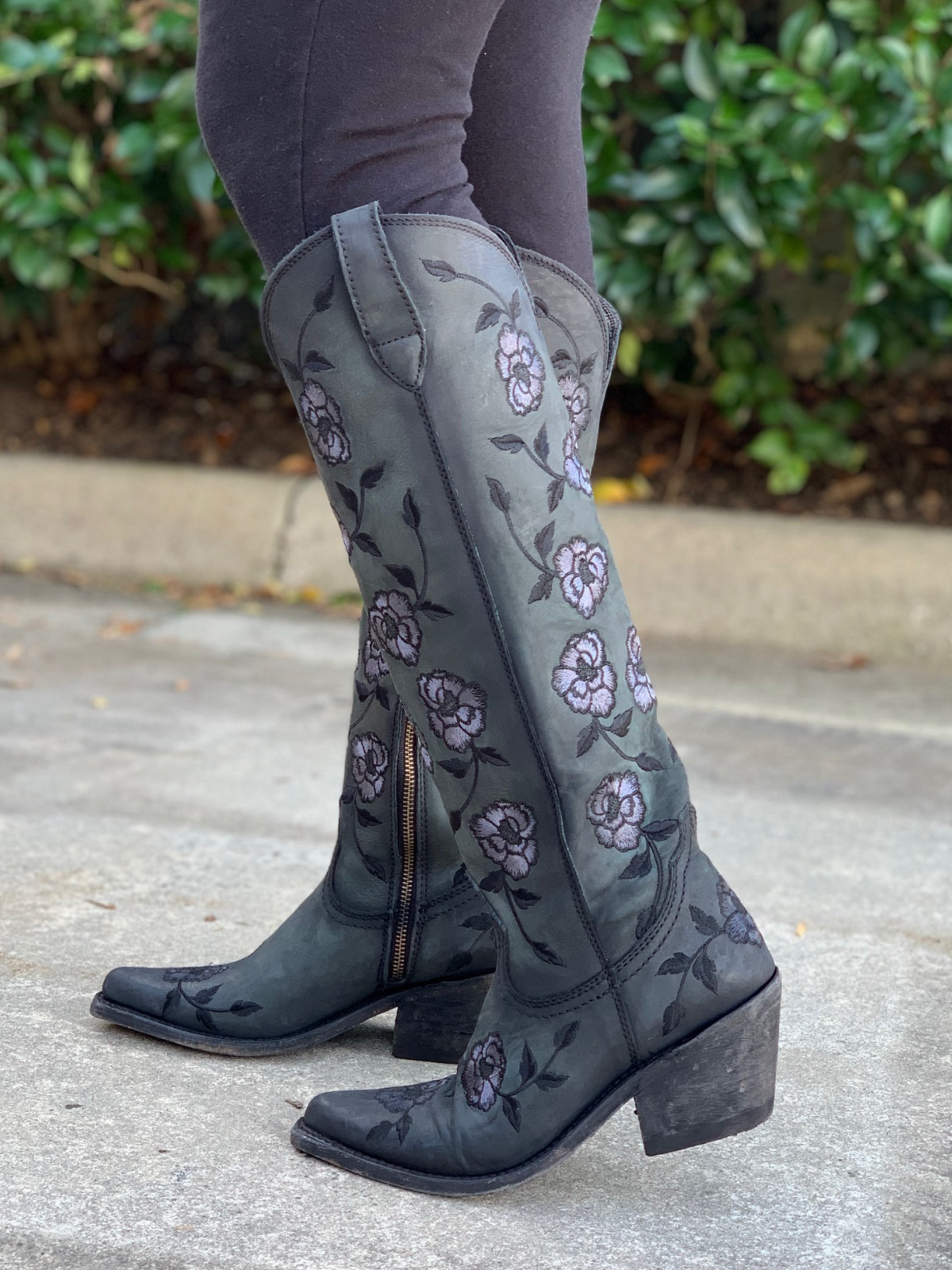 Floral And Leaves Embroidery Almond-Toe Full-Zip Mid Calf Cowgirl Boots - Black