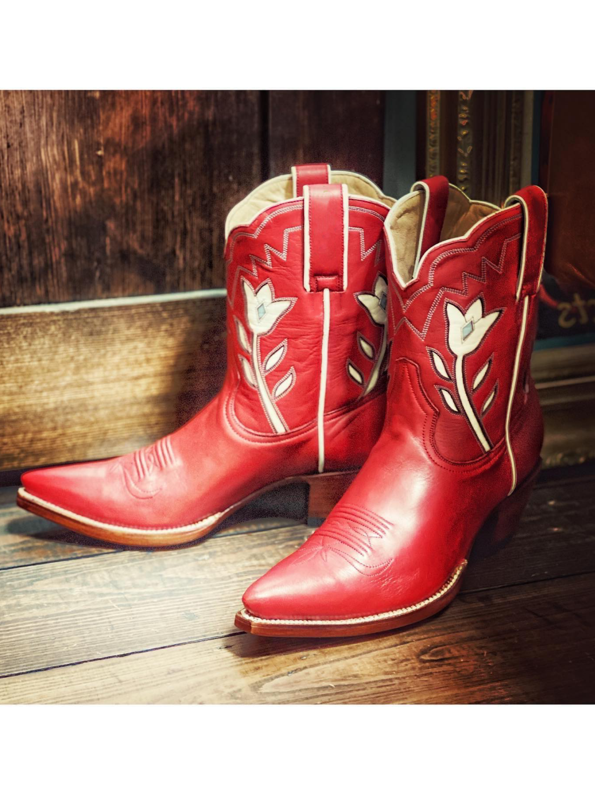 Red Pointed-Toe Wide Mid Calf Cowgirl Boots With White Tulip Inlay