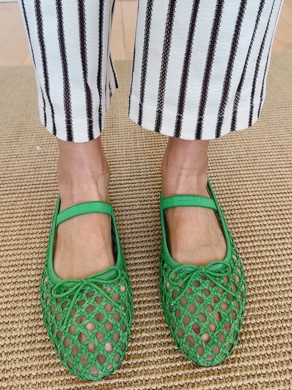 Green Almond-Toe Straw-Woven Elastic Bridge Strap Bow Mesh Ballet Flats