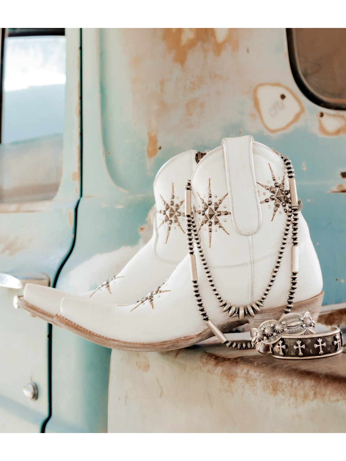 White Snip-Toe Studded Stars Full-Zip Mid Calf Cowgirl Boots