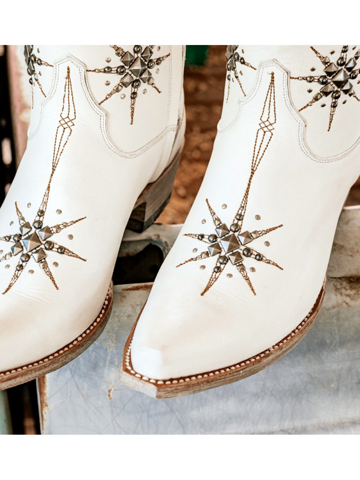 White Snip-Toe Studded Stars Full-Zip Mid Calf Cowgirl Boots