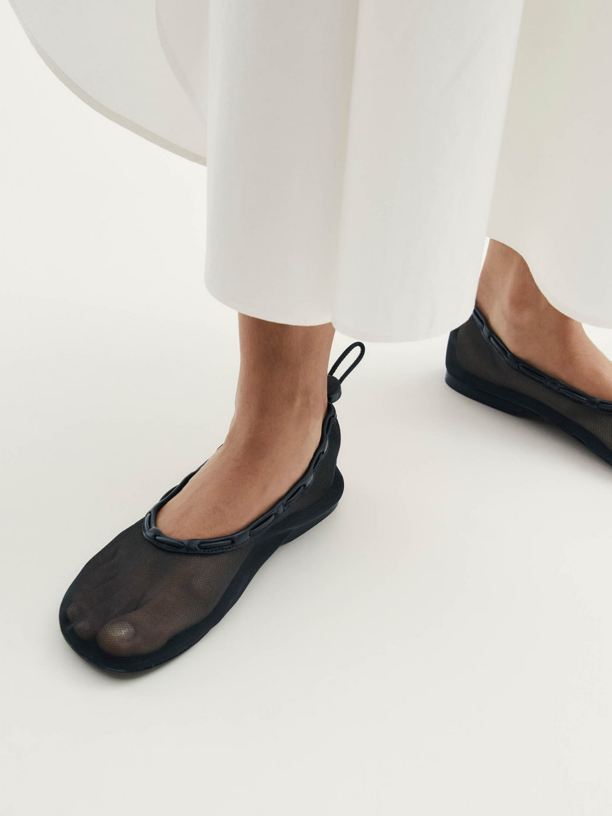 Drawstring Round-Toe Ballet Flats In Black Mesh