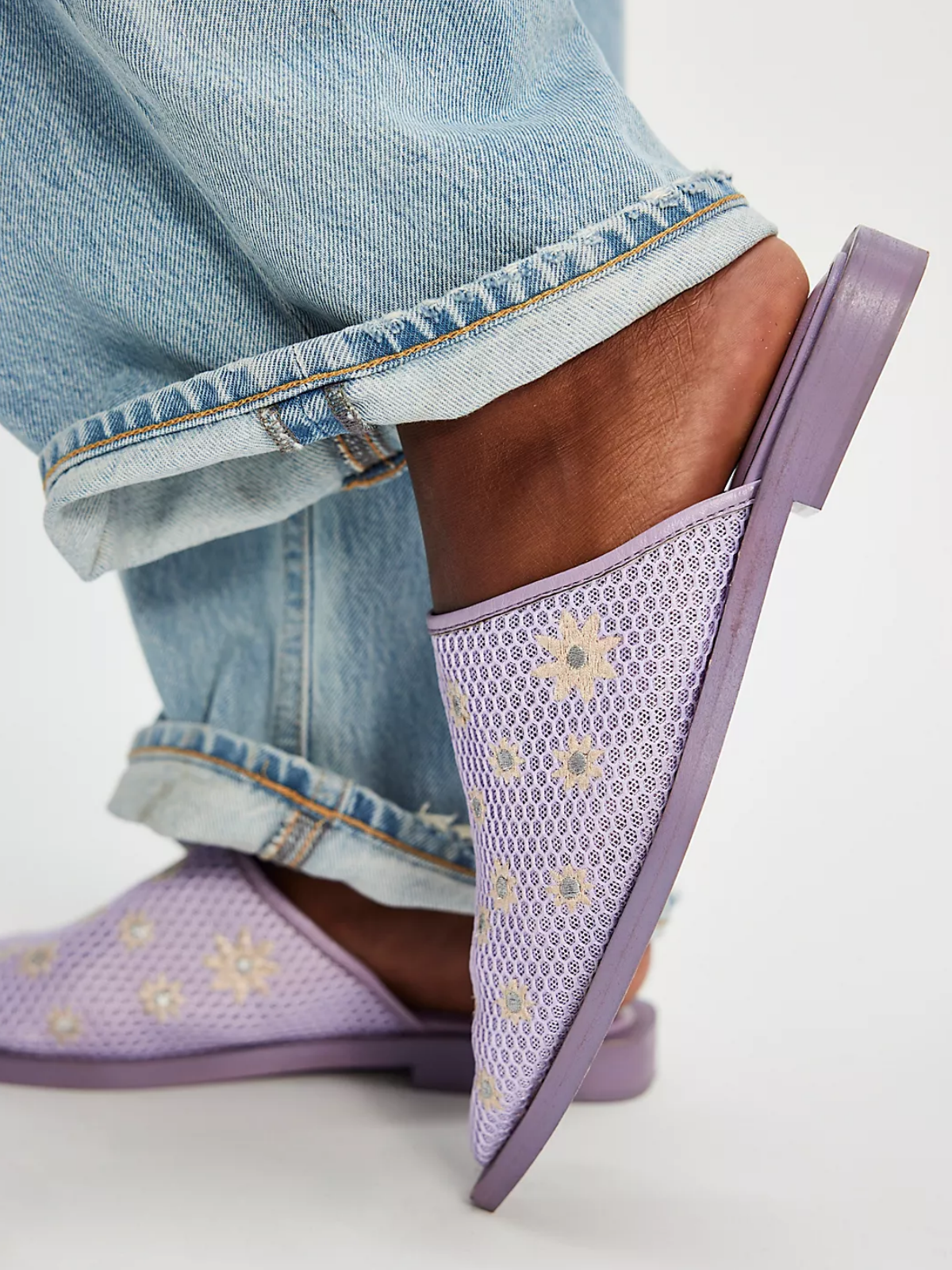 Lavender Pointed-Toe Daisy Embroidery Mesh Flats