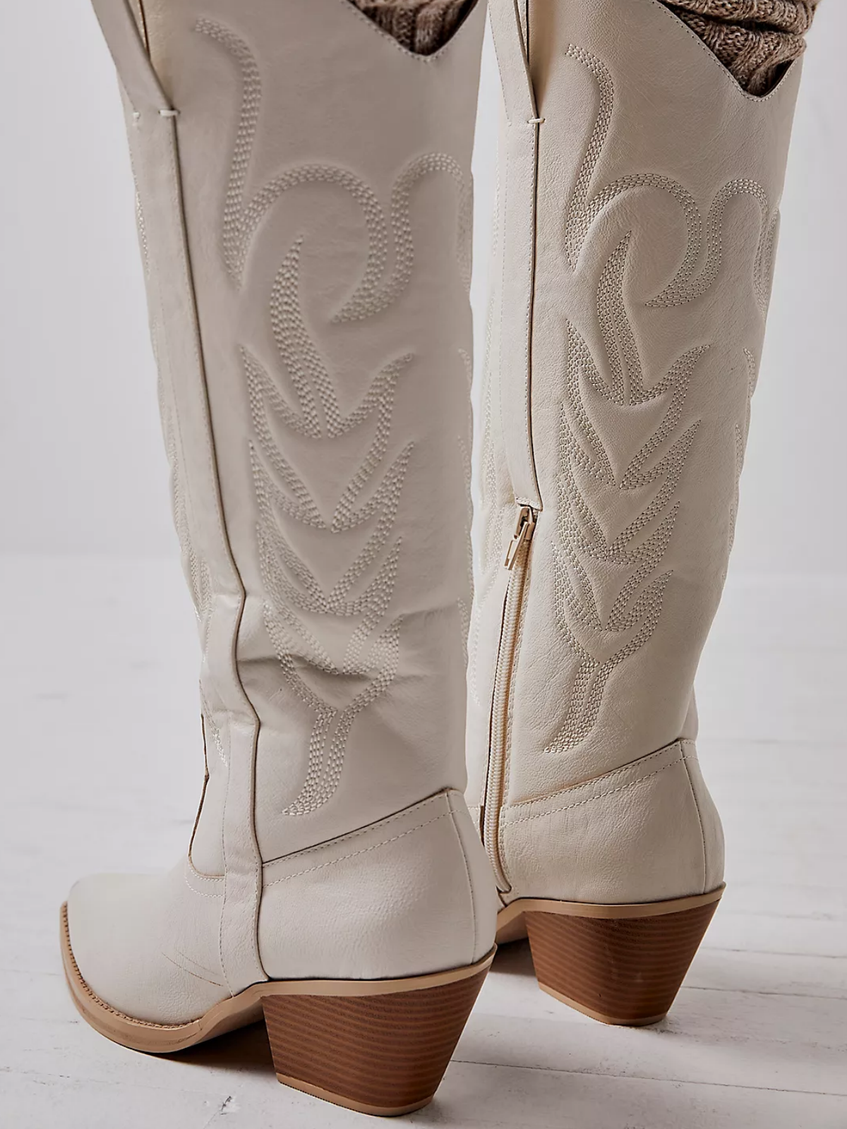 Snip-Toe Half-Zip Embroidery Mid Calf Cowgirl Boots - White