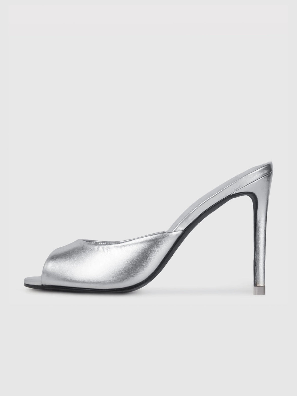 Metallic Silver Round-Toe Simple High Heels