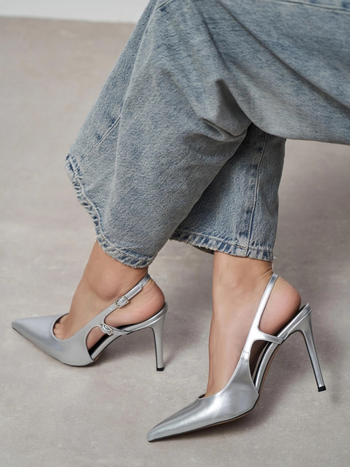Pointed-Toe Buckle Back Strap Chic High Heels - Metallic Silver