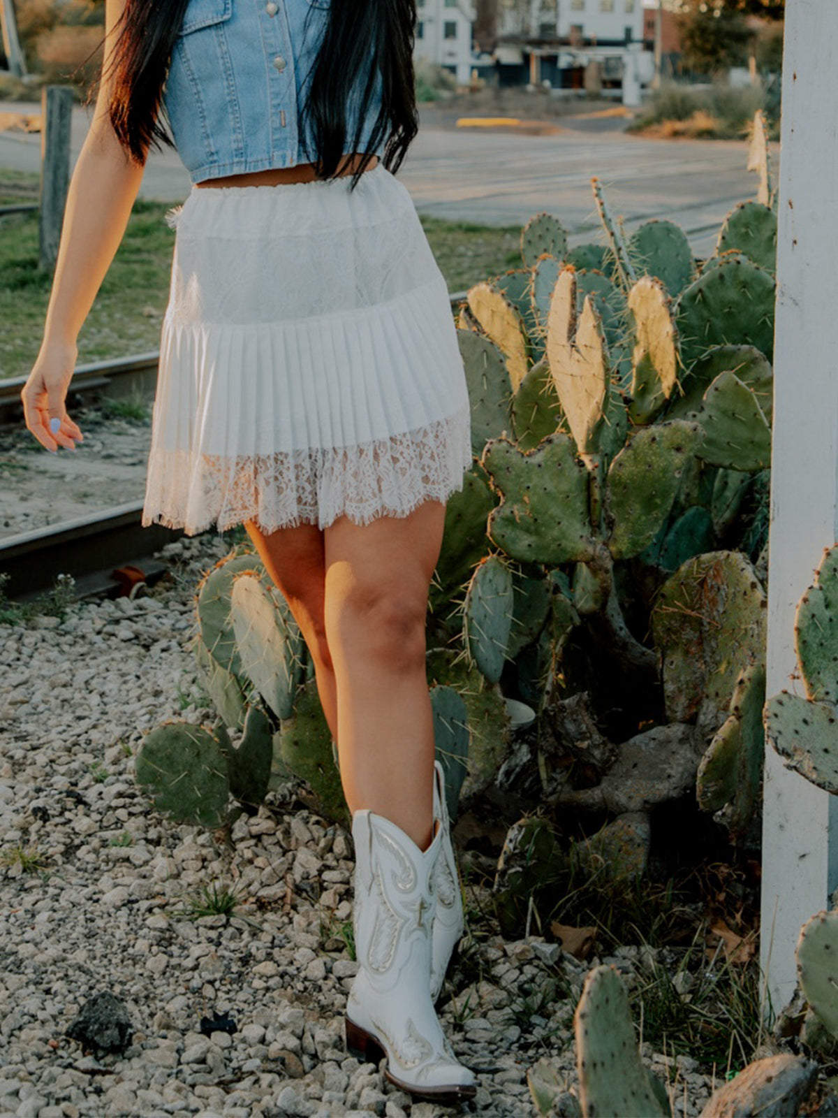 White Snip-Toe Embroidery Metallic Gold Inlay Mid Calf Cowgirl Boots
