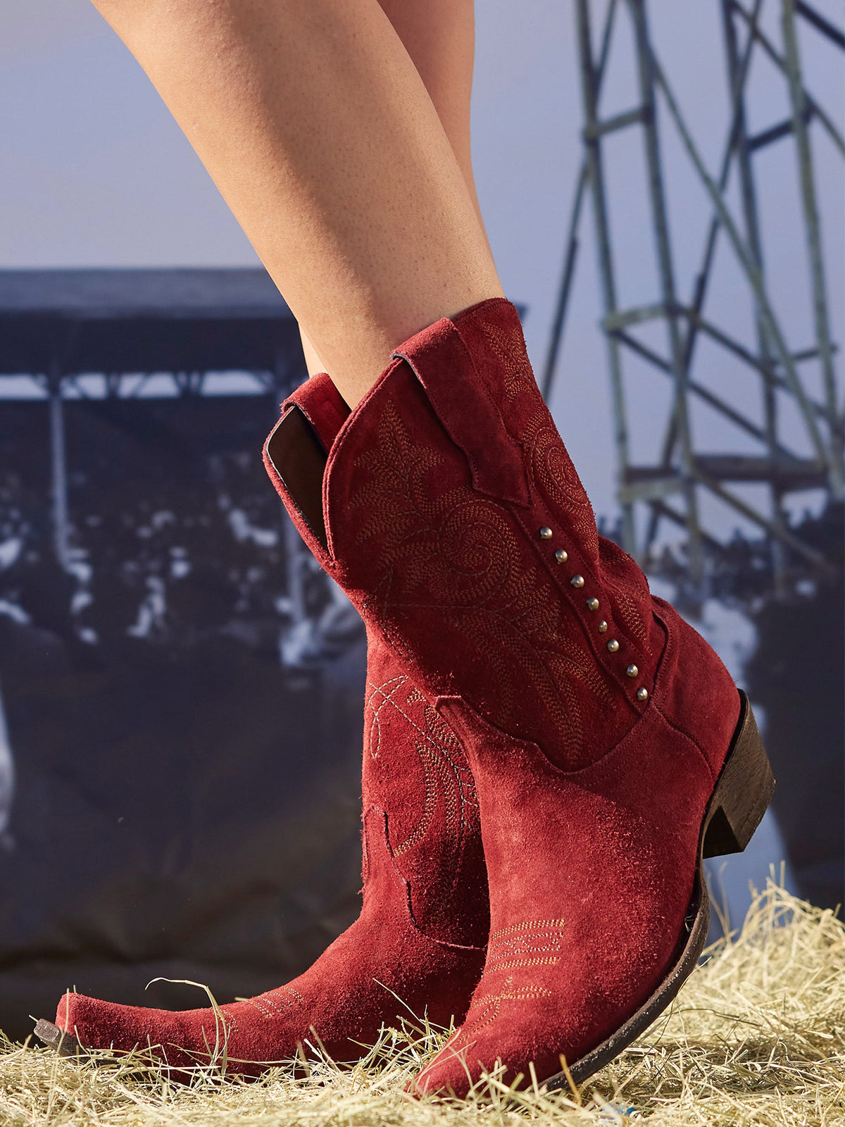 Snip-Toe Chic Embroidery And Side Studs Ankle Cowgirl Boots - Burgundy