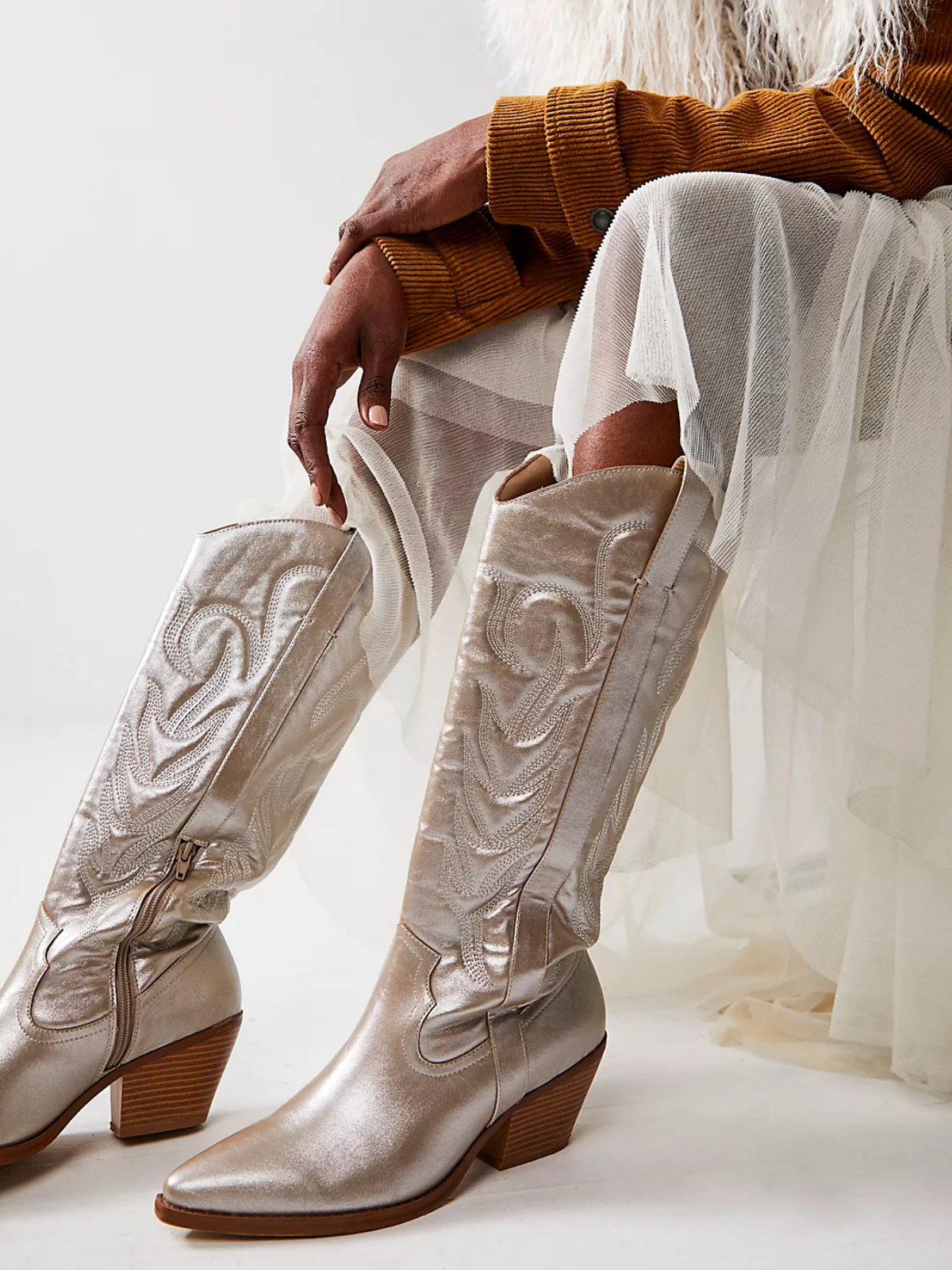 Snip-Toe Half-Zip Embroidery Mid Calf Cowgirl Boots - Metallic Platinum