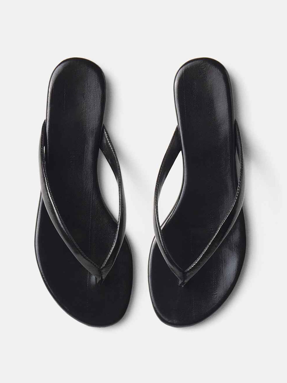 Black Eel Pattern Round-Toe Flip-Flop Simple Sandals Flats